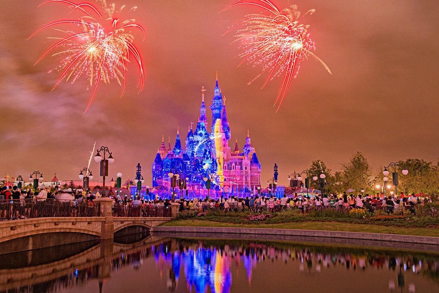 迪士尼计划裁员32000人，这是为何？