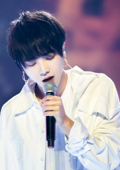 作为“天娱一哥”的他，一人养活两家公司，他被龙丹妮捧在手心，他是谁？