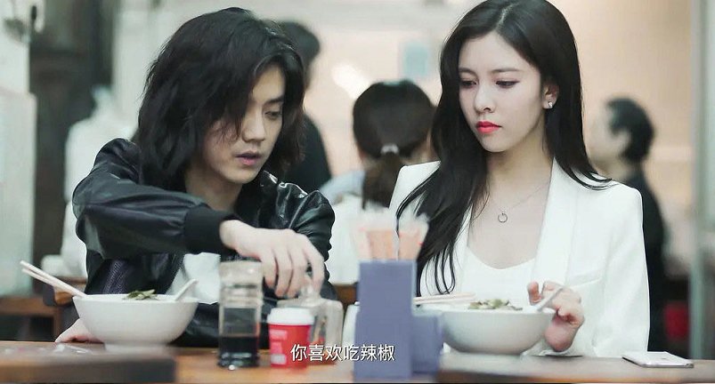 鹿晗和宋妍霏1分钟吻戏，因入戏太深伸出舌头，关晓彤情何以堪？