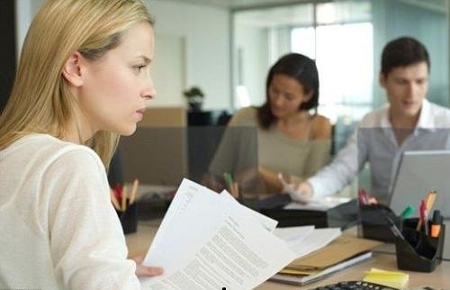 女子应聘人事被要求写恋爱经历，你认为恋爱经历与工作有关系吗？