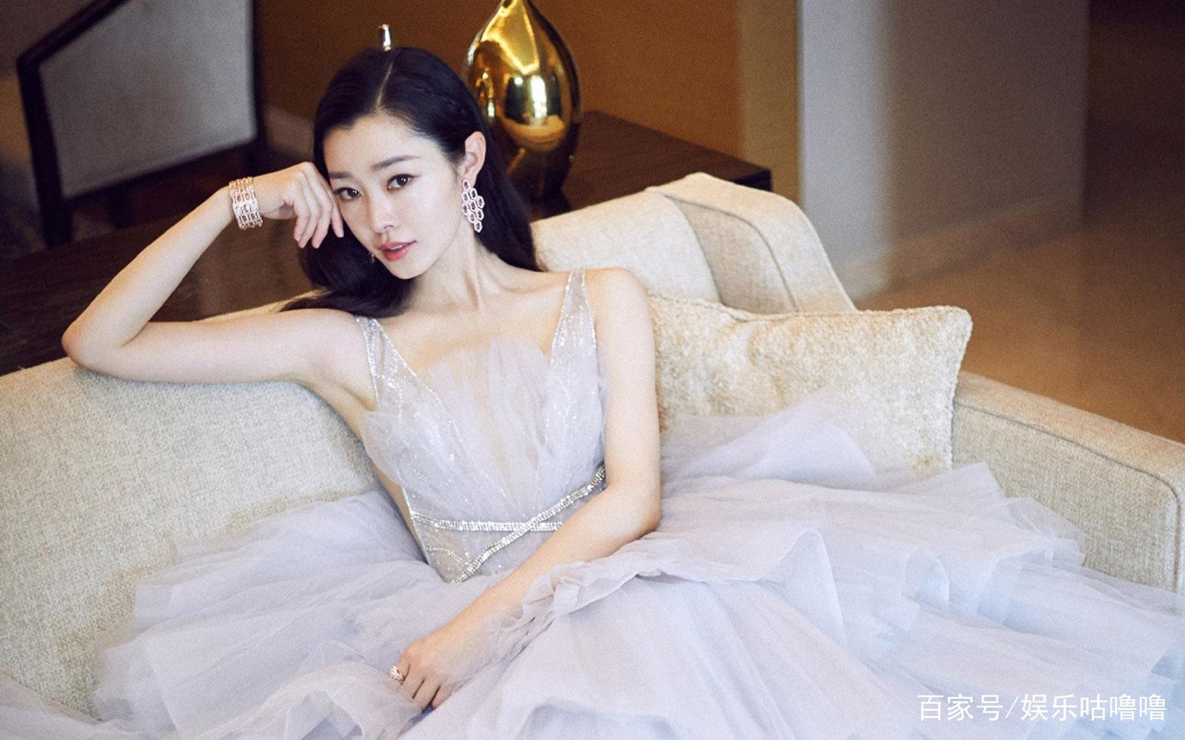 宋轶和郭麒麟官宣“结婚”，深夜表白我们永远在一起，你会嗑这对cp吗？