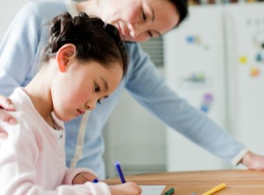 邵阳一学生冲上讲台打伤女老师，该名学生为何会做出如此极端的举动？