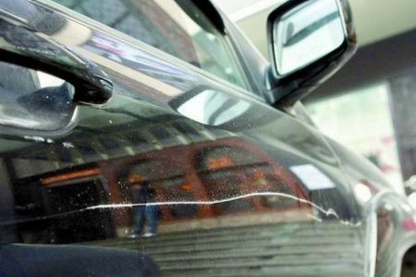 女子划坏奥迪车拒不承认，最后是如何让她“现原形”的？