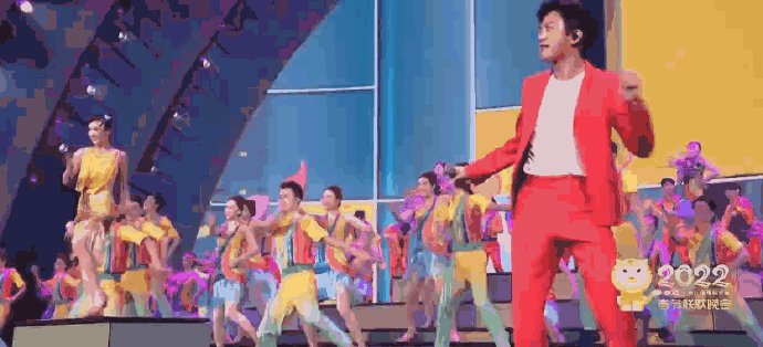 邓超春晚唱跳太活泼,孙俪喊话冷静点,如何评价他在舞台上的表现?