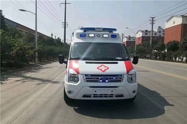 对于私家车与执行任务救护车对峙一事，你怎么看？