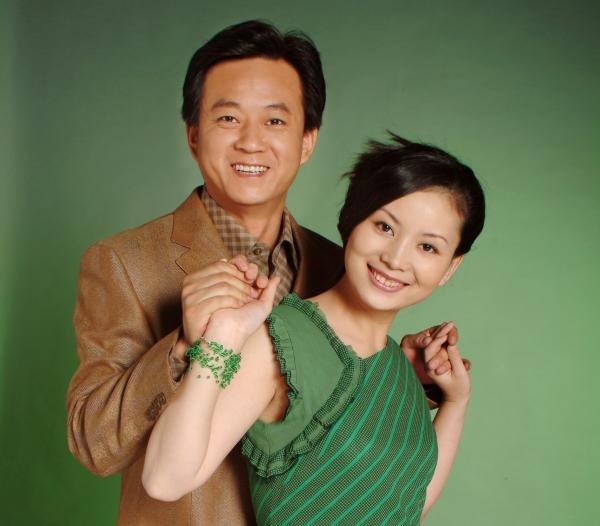 综艺节目主持人朱军的老婆是哪位？