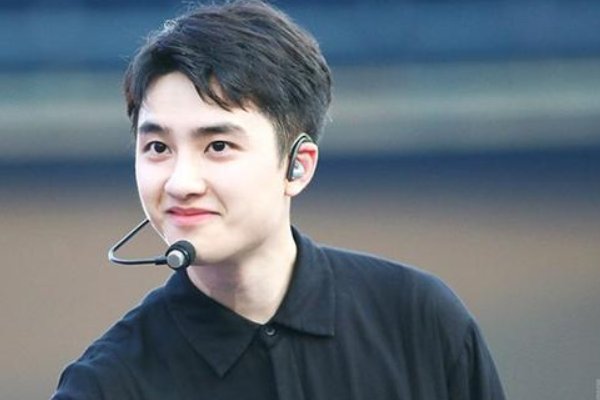 EXO的所有成员的名字、照片和简介