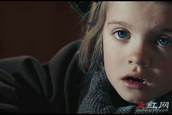 芝麻女孩儿原图恐怖图片 芝麻已经镶嵌在女孩身上