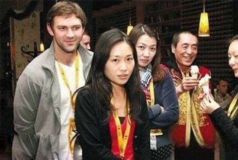 张末是张艺谋和谁生的 两任丈夫都是老外