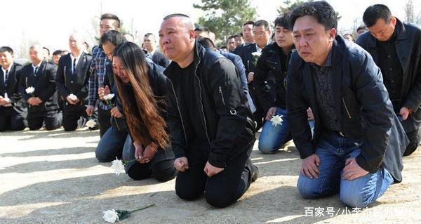 德云社牌匾的“德”字写错，到底是“娱民”，还是“愚民”？