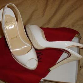 张韶涵穿的这双鞋子是什么牌子的！！！