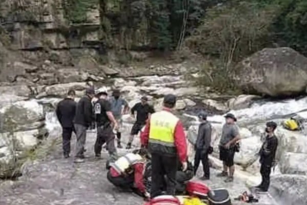 《初拥》拍摄遇意外，两名工作人员坠谷身亡，都有哪些人为此事出面发声？