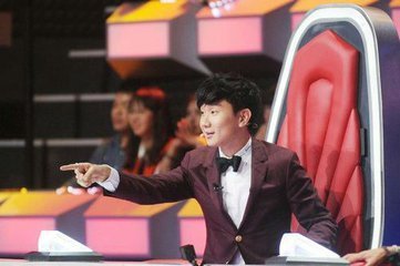 如何评价《梦想的声音》中赵骏演唱的《只对你说》？