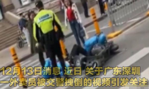 外卖员逆行被交警连人带车拽倒是怎么回事？