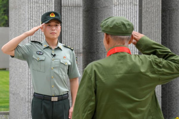 标准军礼敬礼动作讲解