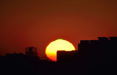 福建平潭现罕见太阳绿闪，当地气象局如何解释此现象？