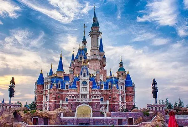 迪士尼计划裁员32000人，这是为何？