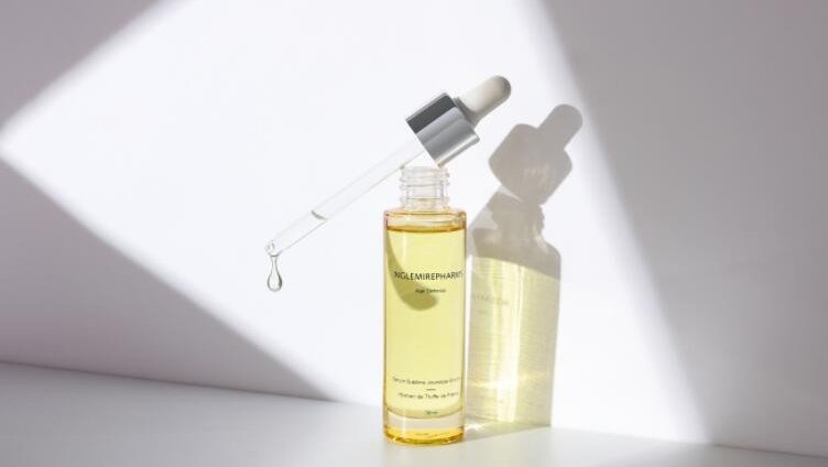 精华液和精华水先用哪一个