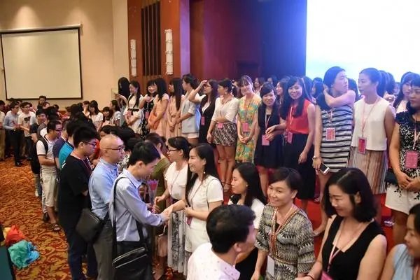 河南女孩相亲，一天相30个，你如何看待这一现象？