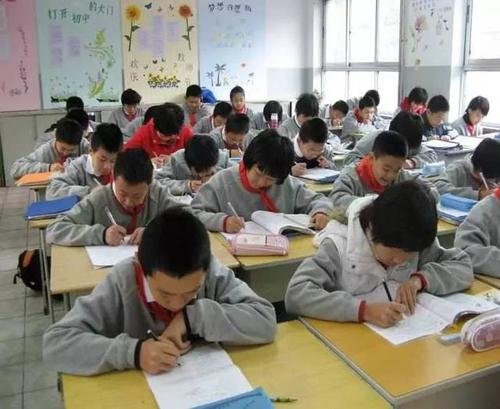 洛阳数学老师请43名满分学生吃大盘鸡，老师这么做能有什么作用？