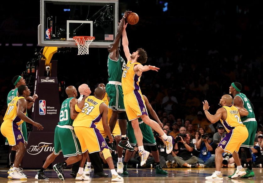 10总决赛第七场，加索尔19分18篮板，那FMVP科比什么数据？