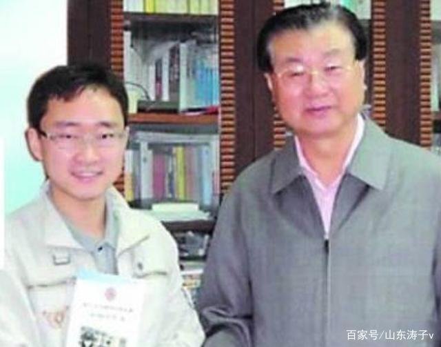 他高考用甲骨文写作文,仅得6分却被高校录取,后来怎样?