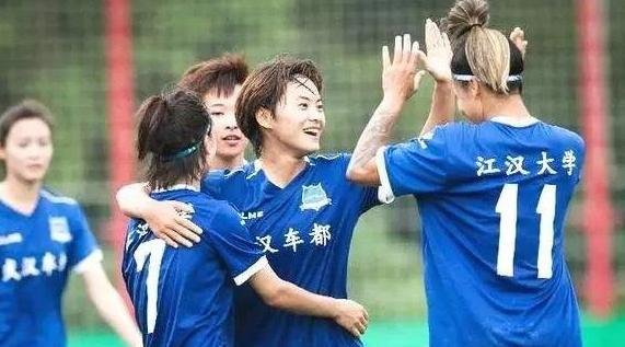 女足爆发大规模冲突，为何50多人冲进会场斗殴？