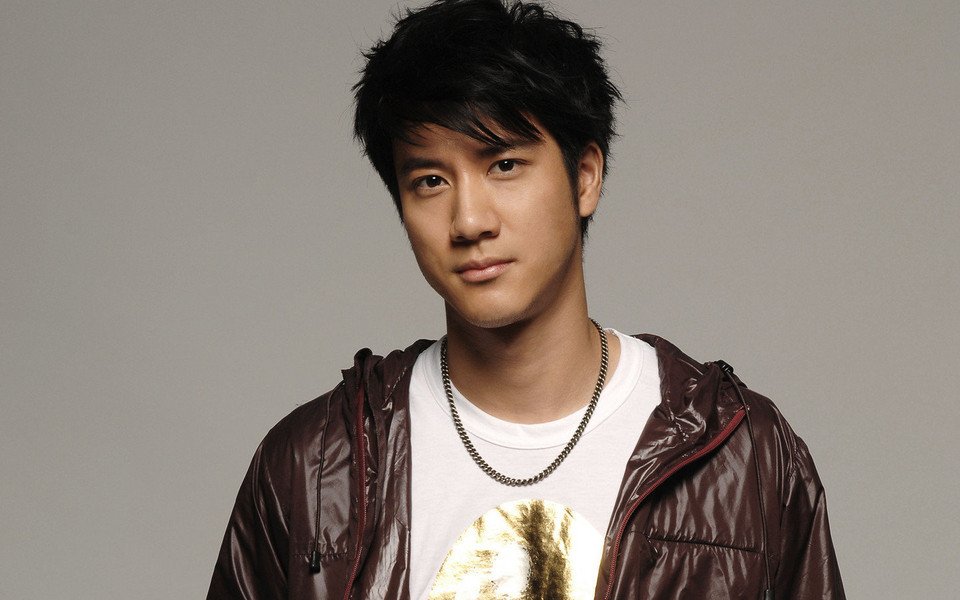 有一首歌的歌词是什么“不要这样离开我” “当我唱起这首歌”