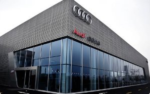 人民日报评奥迪“像素级抄袭”，奥迪广告翻车谁来担责？