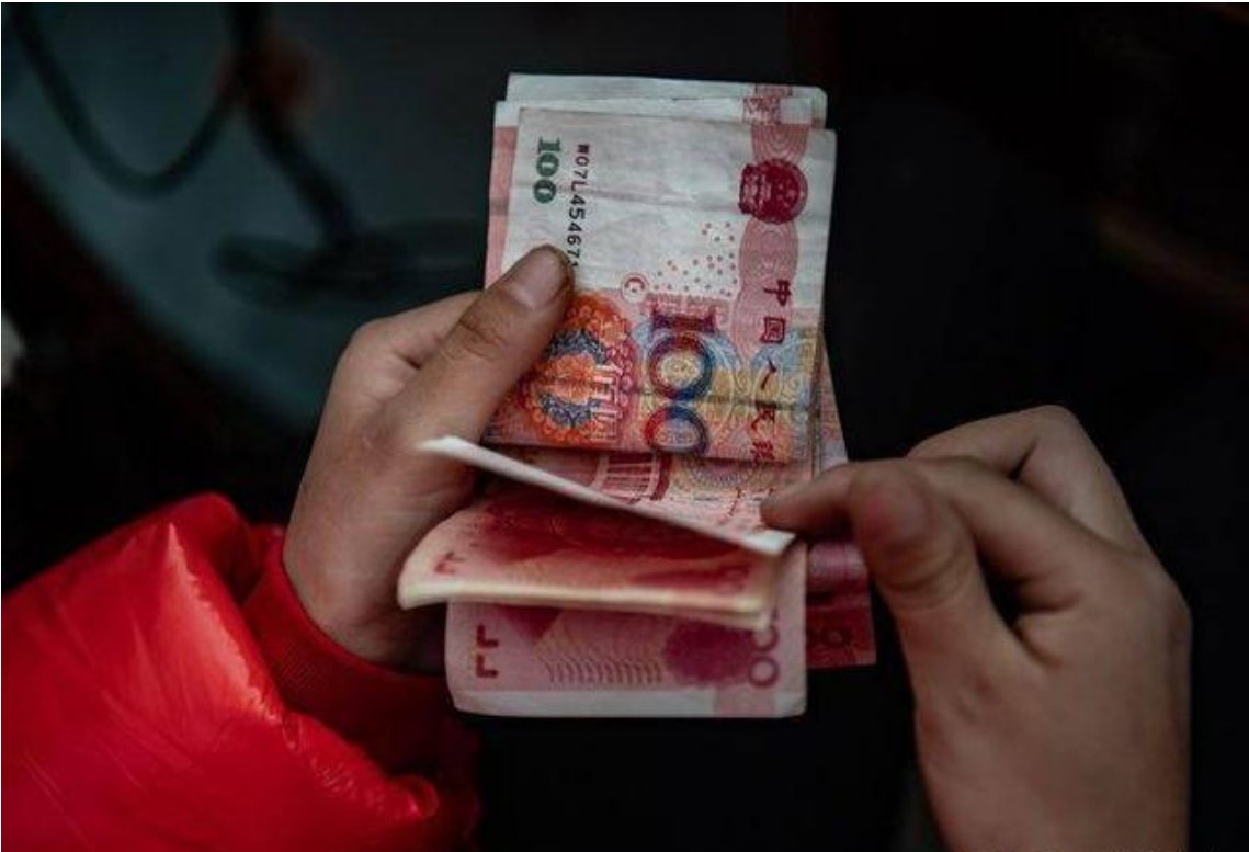 18万元现金被误当垃圾扔，小区老太太以为是冥币，最终是如何处理的？