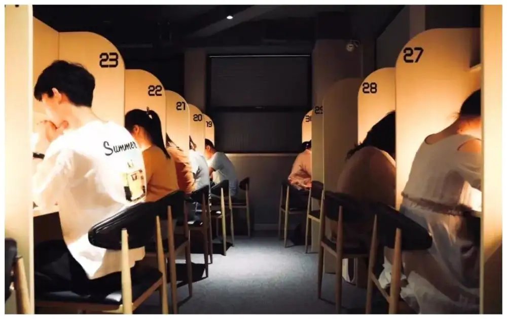 付费自习室雇“水军”制造学习氛围，为什么在家不如去付费自习室学习？