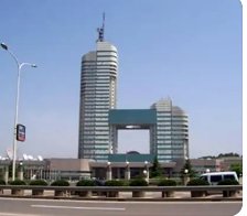 人民日报评奥迪“像素级抄袭”，奥迪广告翻车谁来担责？