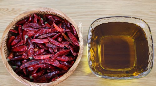 成都廖记棒棒鸡的红油怎么做的？