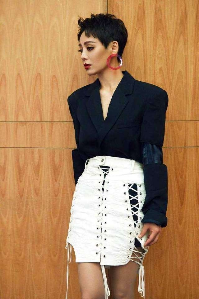 宁静的老板是于正，宁静为何要送于正一万多面霜？