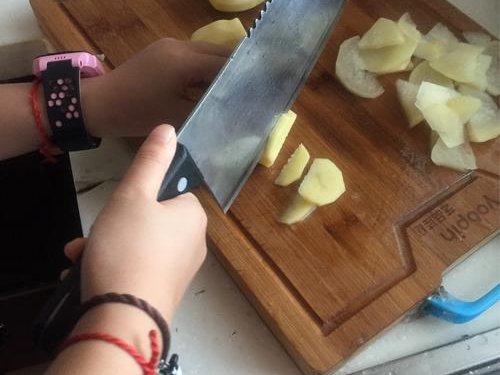 切土豆容易粘在刀刃上怎么办