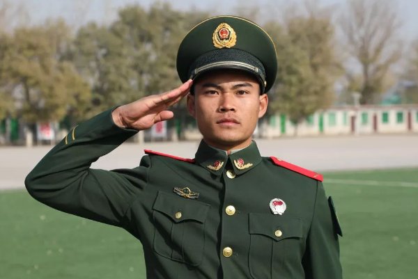 标准军礼敬礼动作讲解