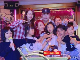 蔡少芬晒照为老公张晋庆生，洪欣带女儿彤彤出镜，她们一起经历过什么？