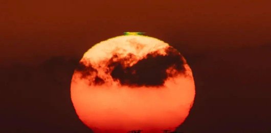 福建平潭现罕见太阳绿闪，当地气象局如何解释此现象？