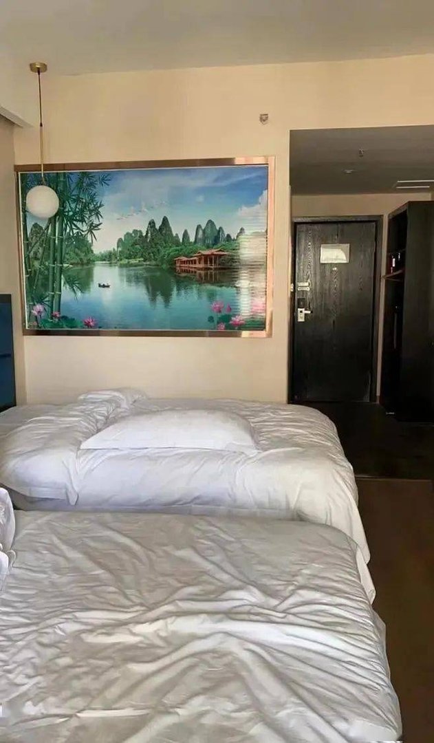 郑州一男子上班第一天因同事是密接被隔离，隔离费该由谁承担？