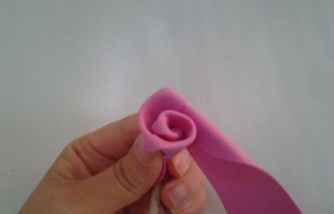 怎么用海绵纸做玫瑰花