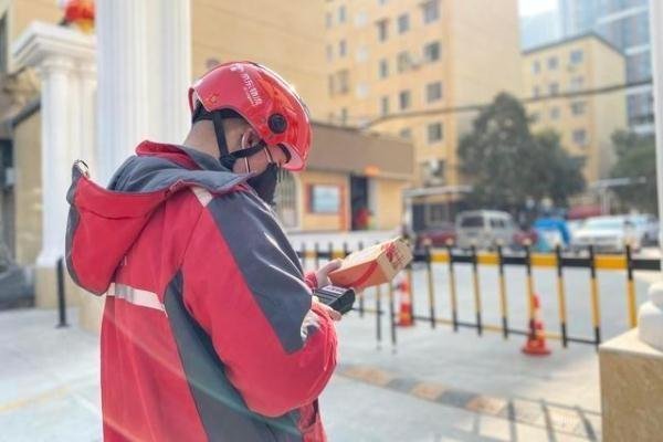 快递员私自代签，还吐槽顾客抠门，遇到这样的快递小哥该怎么办？