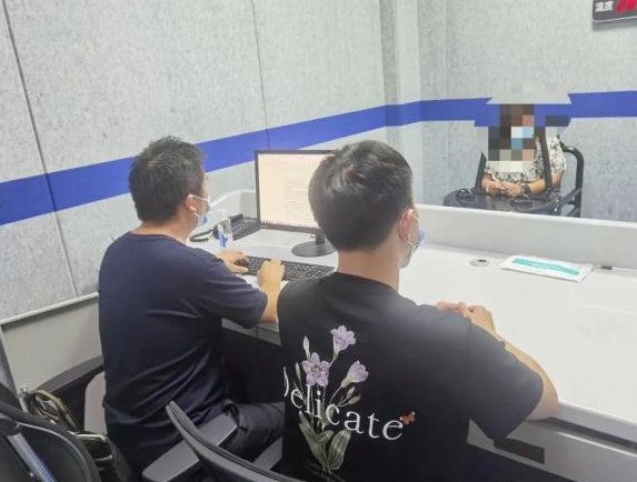 晕！女子给网友介绍女友竟是自己男友，这是怎么回事？