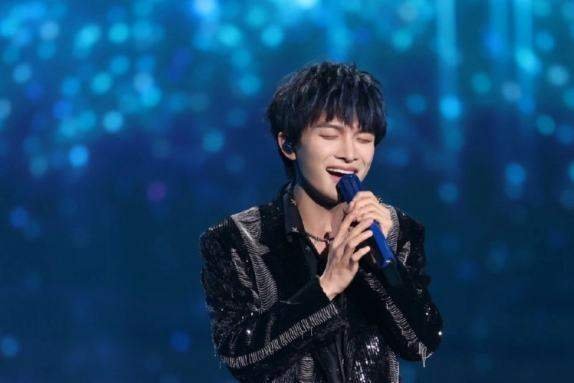 周深是男的还是女的