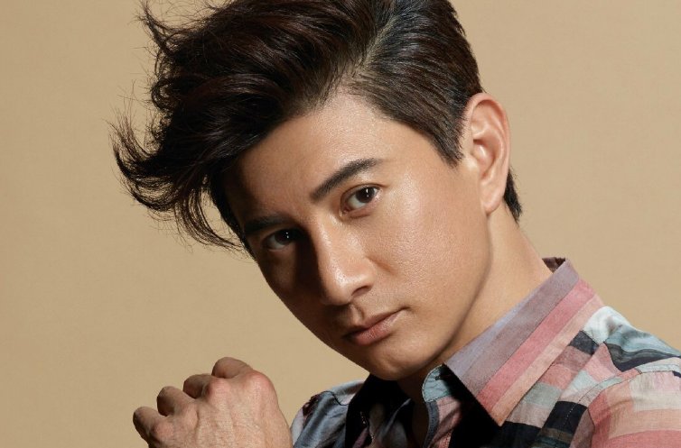 吴奇隆跟窦骁一起喝酒,在节目中落泪,原因让人心疼,你知道为什么吗?