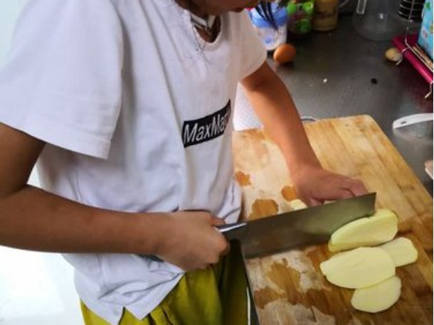 切土豆容易粘在刀刃上怎么办