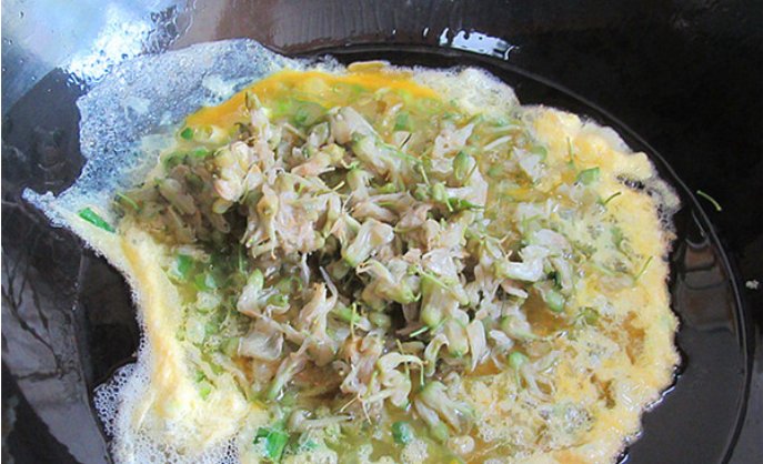 槐花炒鸡蛋怎么做？