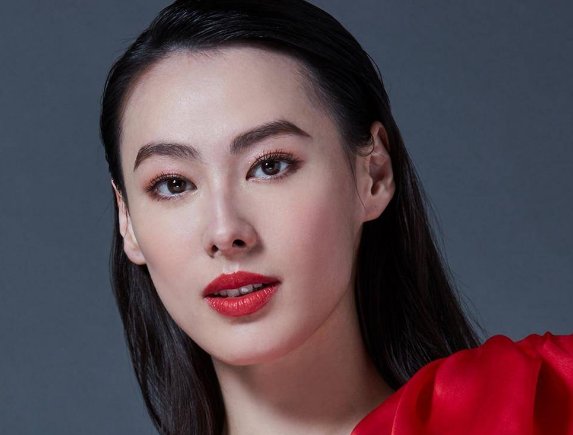 李泽楷力捧25岁模特，曾交往12位知性美女，他的情史有多丰富？