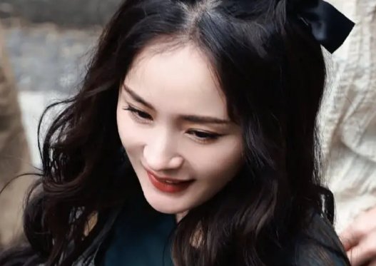 杨幂眼角缝合，工作室回应姗姗来迟引粉丝不满！致其受伤的原因是什么？