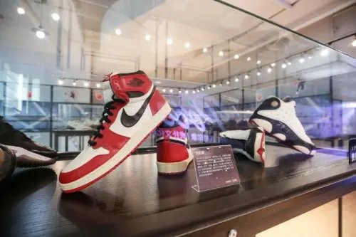 得物回应1599元球鞋炒至7万元，系卖家个人设置，商品溢价该如何处理？