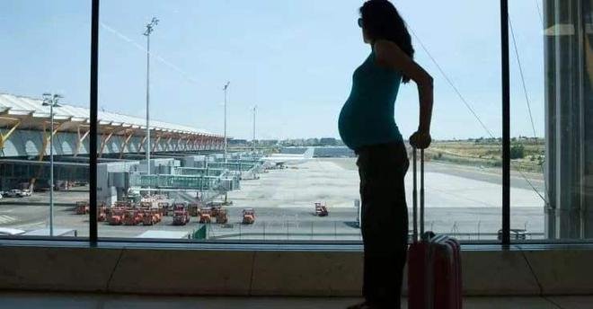 江苏女子疫情前飞美国待产，产假后回国上班被开除，起诉至法院最后咋判的？